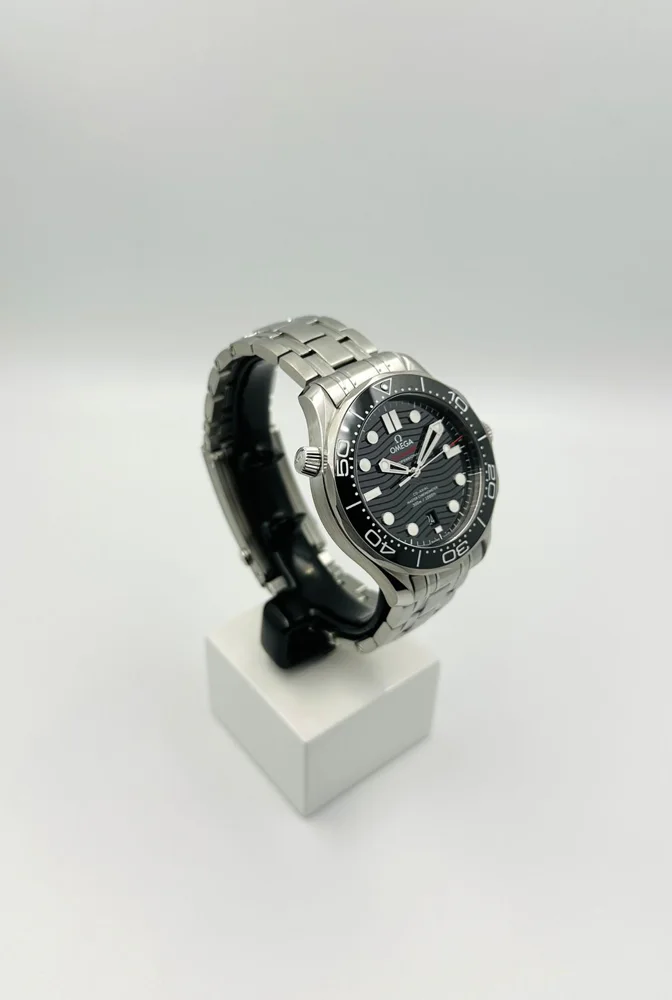 Omega Seamaster Diver 300 M box and papers 2023